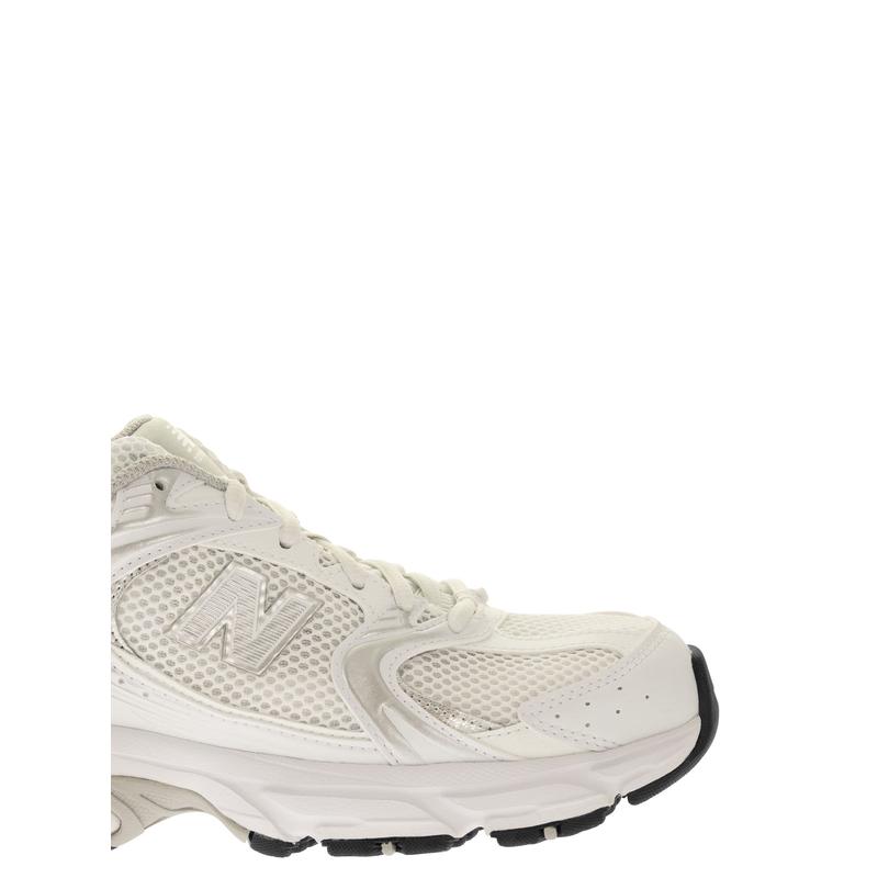 新百伦(New Balance)复古跑鞋男鞋白色透气网眼鞋面撞色设计运动高清大图