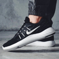Nike/耐克 男鞋2017新款登月 轻便透气耐磨运动跑步鞋844591-001_XMR82