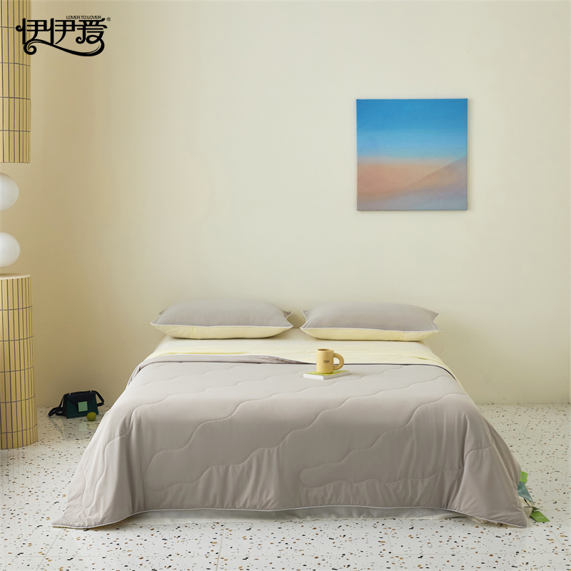 伊伊爱 双面撞色锦氨弹力大豆夏凉被 烟灰＋米黄高清大图