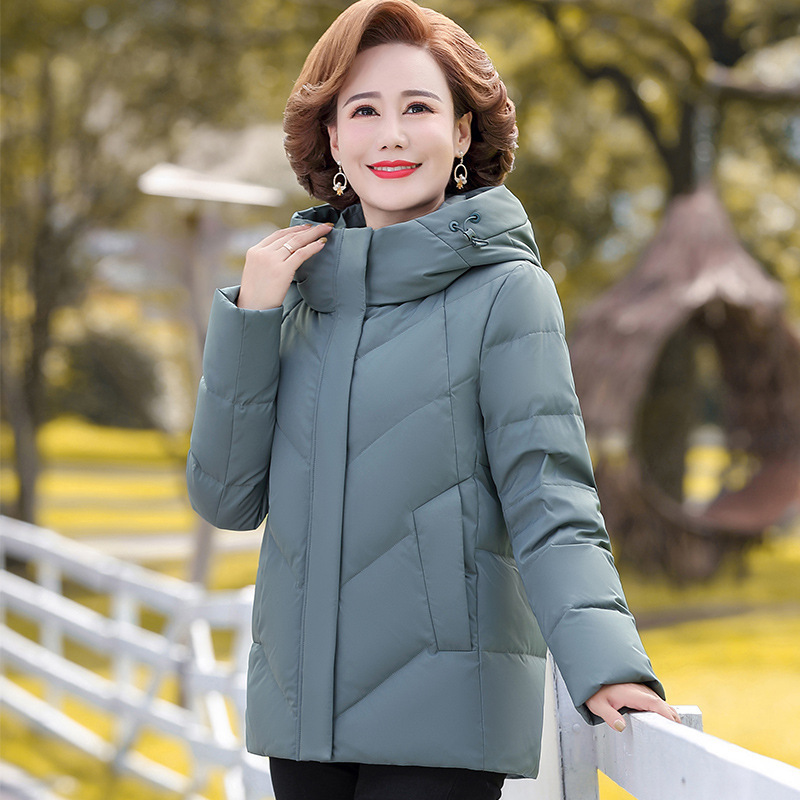 羽绒服女短款宽松冬装中老年妈妈大码连帽气质奶奶时尚白鸭绒外套