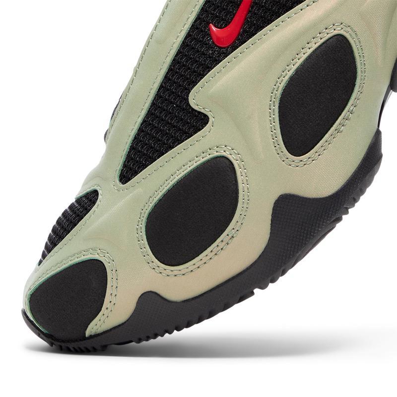 耐克(NIKE)女款AirMax板鞋 futuristic设计高挑气垫拼色休闲运动