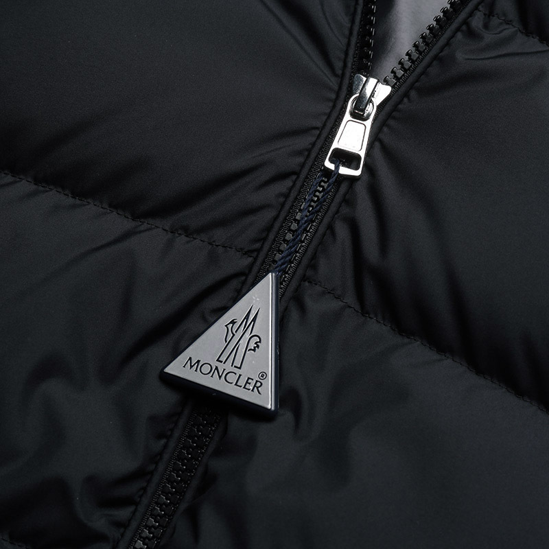 盟可睐蒙口moncler男士cardamine鹅绒连帽羽绒马甲1a0015154a81