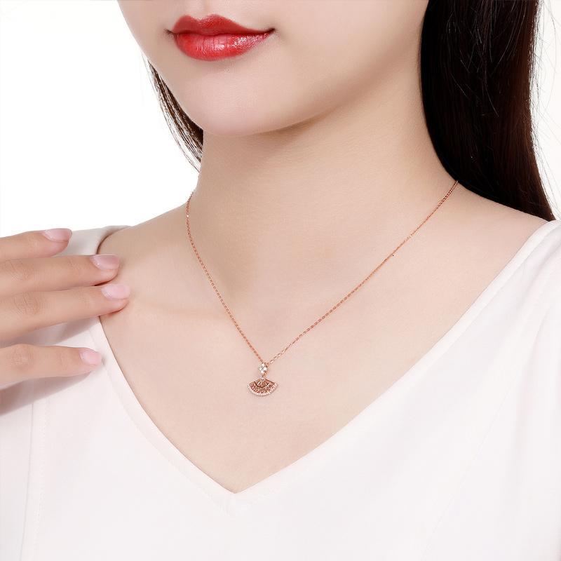周六福zhouliufu珠宝18k金钻石项链女玫瑰金镶钻华丽个性扇形套链链坠