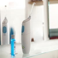 飞利浦(Philips)HX8331/01冲牙器微爆气流技术 改善牙龈健康