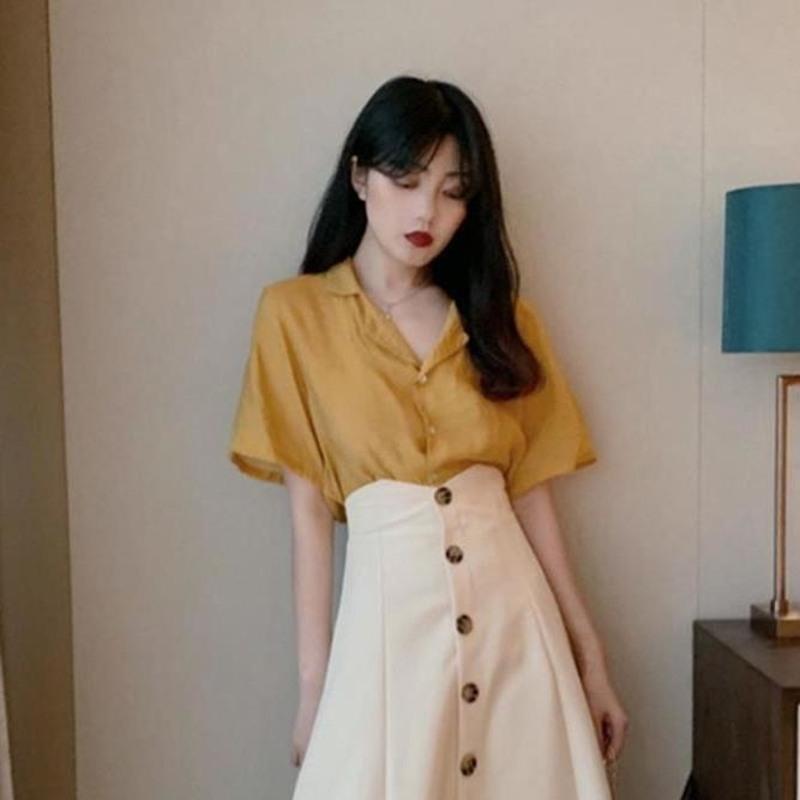 2021年新款夏季赫本轻熟风御姐法式复古气质女神范衣服两件套装女 黄色上衣 S
