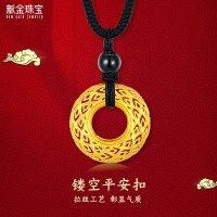 新金珠宝 足金999古法金镂空黄金圆形3D硬金平安扣吊坠 1042 金重1.05克