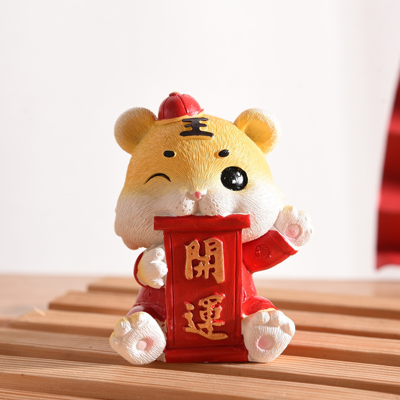 淘尔杰/TAOERJ 2022车载虎年吉祥物摆件 卡通可爱老虎过新年春节桌面公仔虎年小摆件车内装饰[纳福1个]
