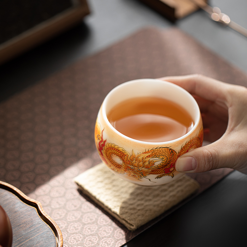 苏氏陶瓷(SUSHI CERAMICS)素烧羊脂玉瓷龙行大运禅定主人杯茶杯国家一级技师王文克老师作品