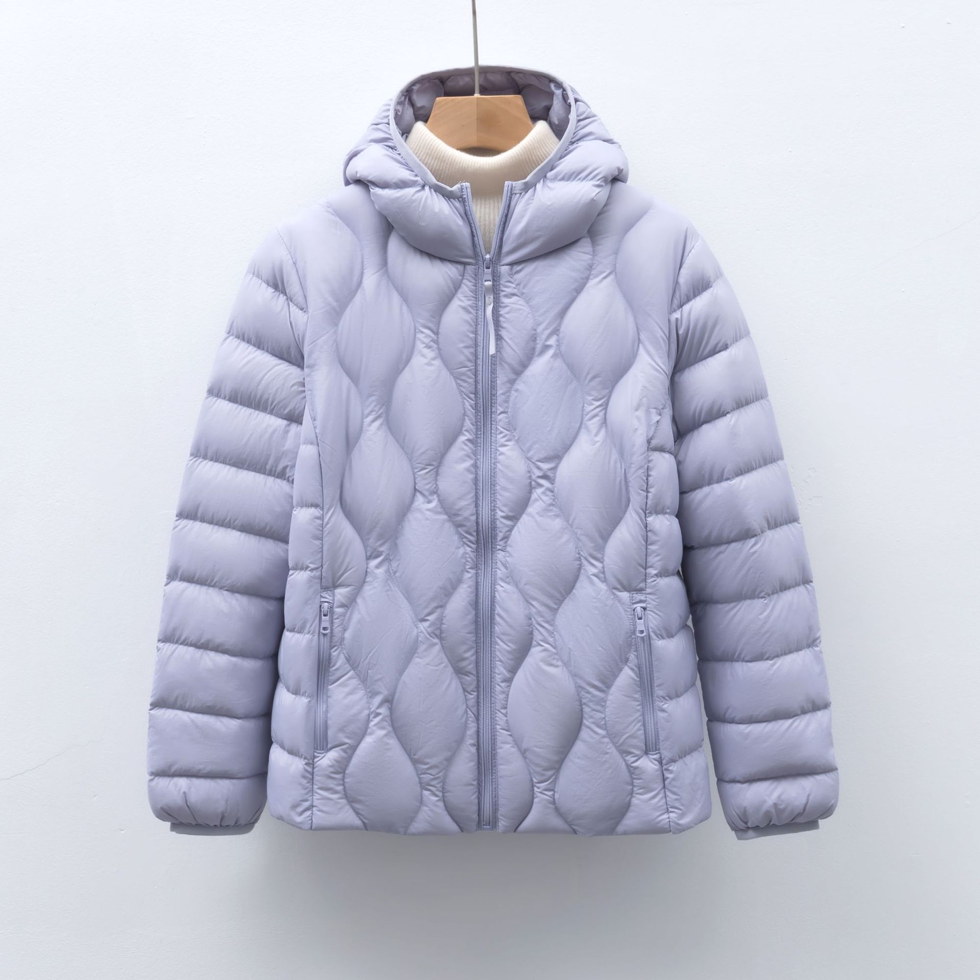 90绒新国标女装秋冬新款轻薄羽绒服波浪纹女式带帽外套 浅紫色 L