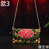 批发云南民族风刺绣花包包手提斜跨手拿包钱包厂家直销工艺品包包 款3一个