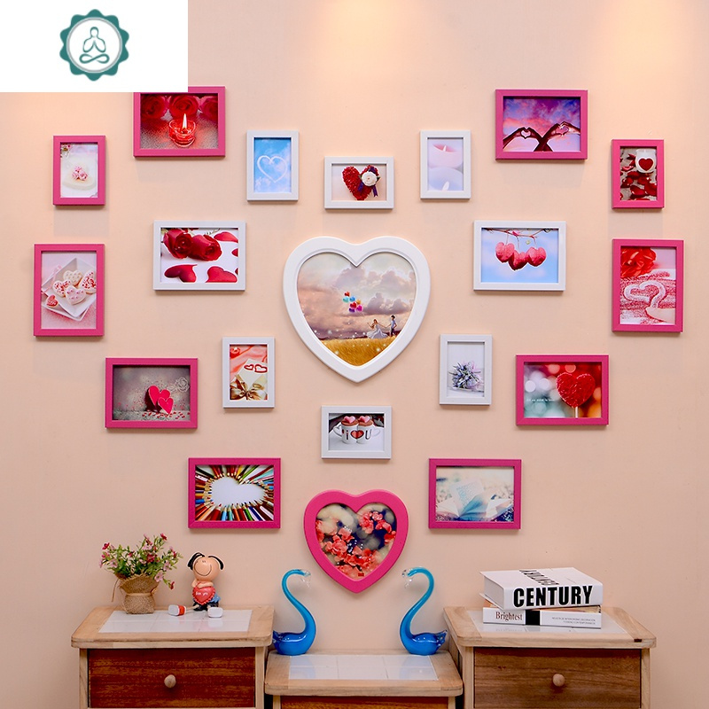 这款相框以粉色为主色调,搭配粉色的花朵图案,给人一种浪漫温馨的感觉