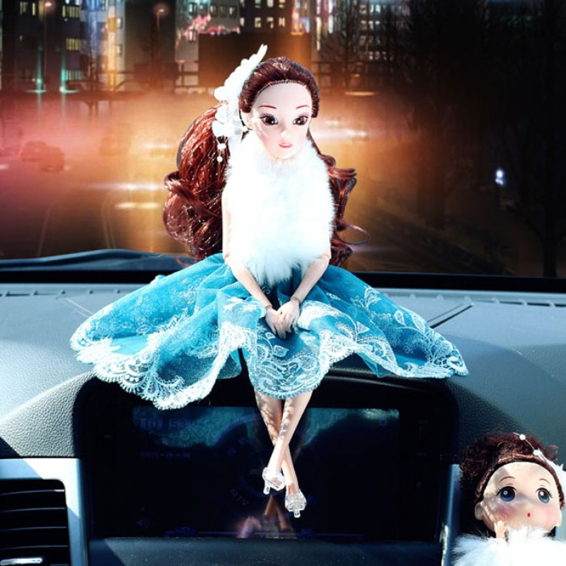 汽车摆件獭兔毛领婚纱巴比娃娃新娘女士时尚车用可爱摆件车载装饰