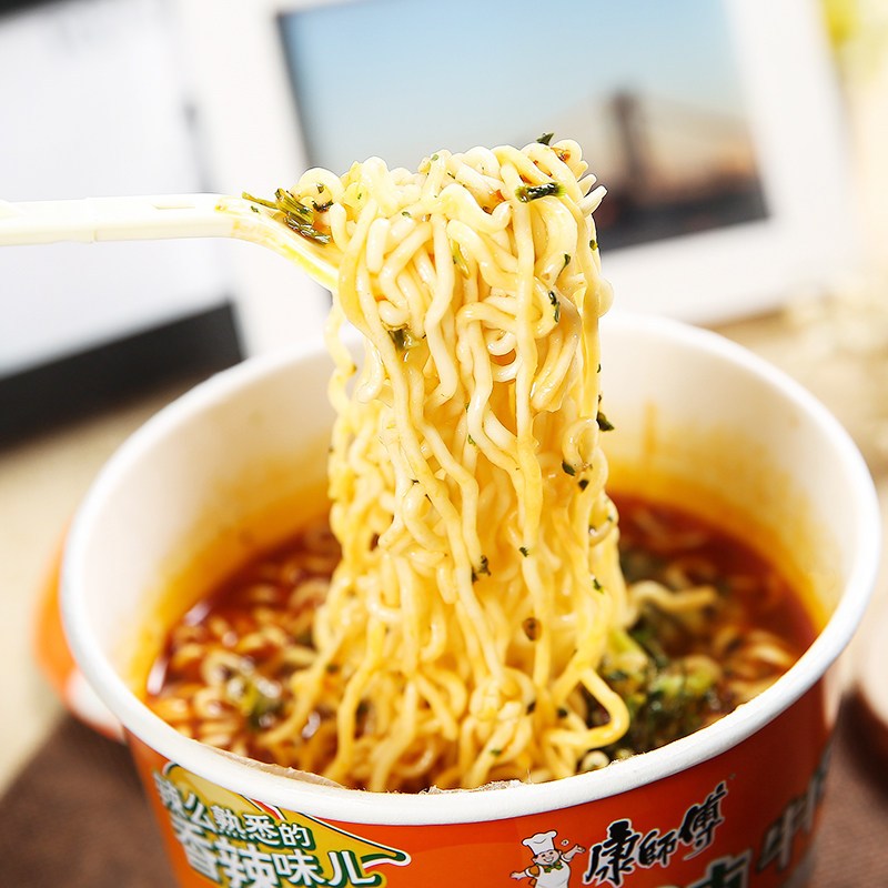 康师傅方便面香辣牛肉面105g12桶整箱速食