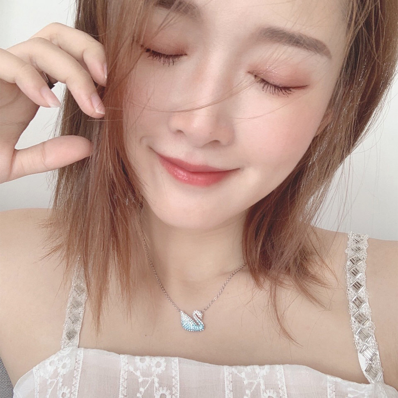 施华洛世奇(SWAROVSKI) 大号渐变蓝天鹅水晶项链 送恋人5512095