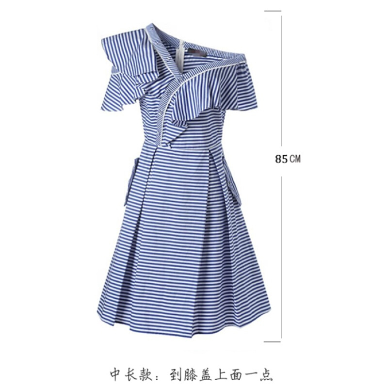 2018春夏新款蓝白条纹不规则斜露肩纽扣上衣荷叶边宽松短袖衬衫女