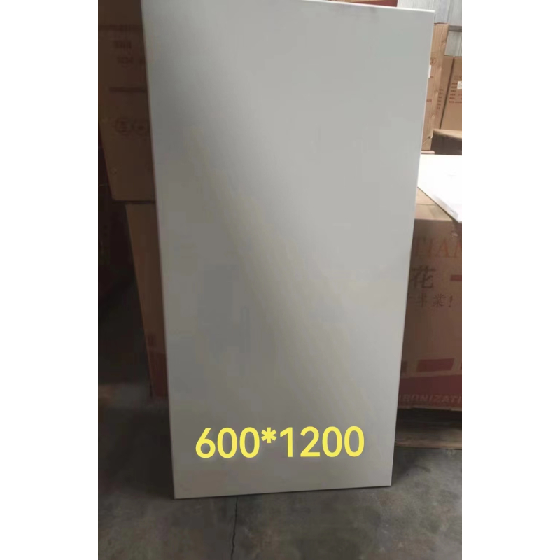 雅越白平面铝扣板600x1200x0.8mm/平方米含龙骨包安