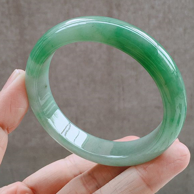 梓珊 Fxm 翡翠手镯a货老坑天然缅甸阳绿飘花翡翠玉镯子女款情人节礼物生日礼物送朋友送爱人送长辈报价 参数 图片 视频 怎么样 问答 苏宁易购