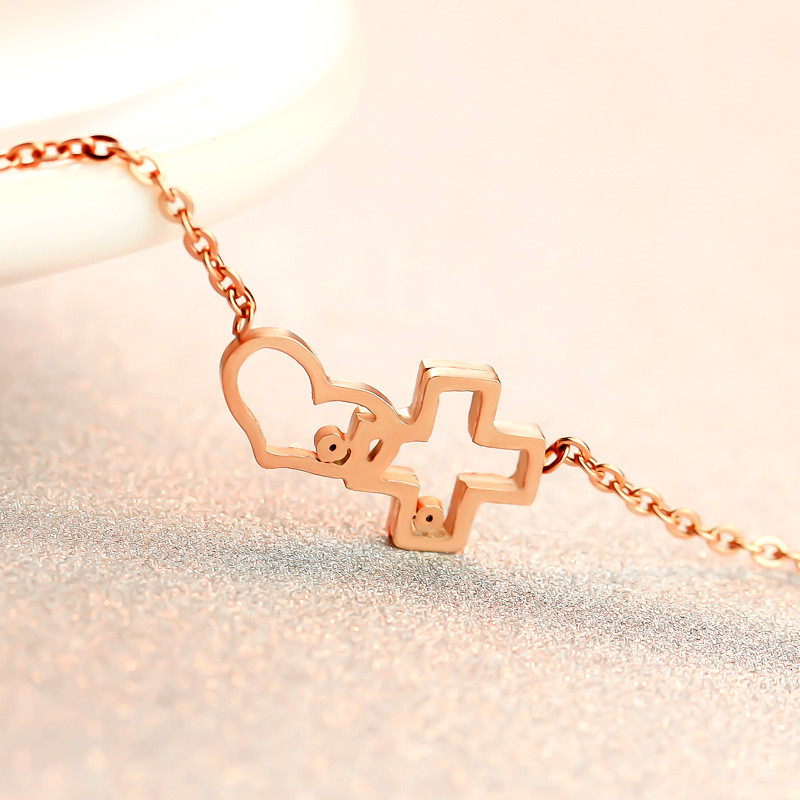 钛钢项链爱心十字架造型坠男款女款锁骨链首饰品送女朋友七夕情人节