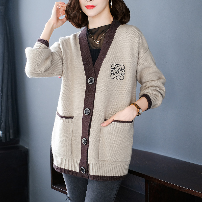 毛衣外套女秋冬中年大码宽松显瘦欧货针织开衫洋气外搭上衣大码女装