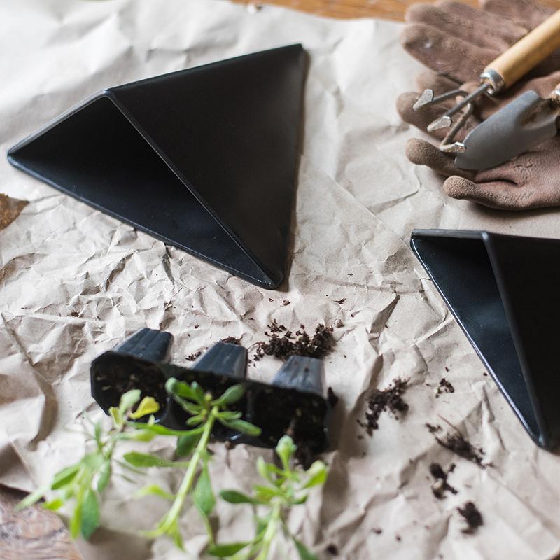 家柏饰(CORATED)黑三角壁挂花器 花盆 墙面装饰杂货花园种植几何设计 三角壁挂花器小号 大高清大图