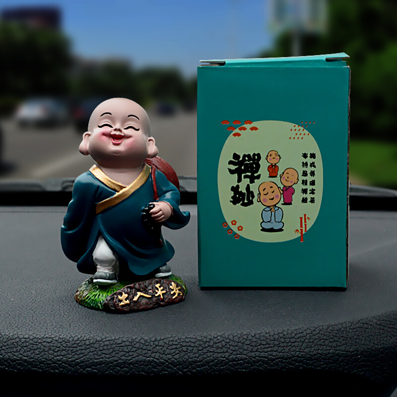 适用于小和尚汽车摆件饰品车载车内弥勒佛车用内饰挂件可爱卡通公仔用品创意车小玩偶礼品用品装饰