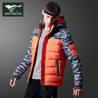 七匹狼冬季羽绒服男连帽拼接迷彩青年军旅户外休闲运动保暖鸭绒服
