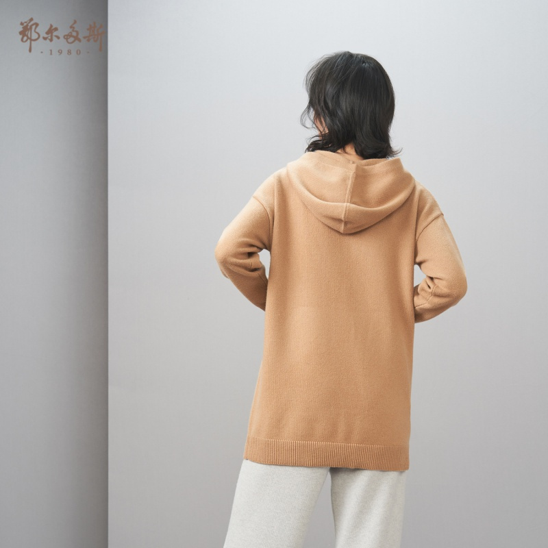 鄂尔多斯1980 落肩袖仿卫衣版型带帽女士羊绒针织衫