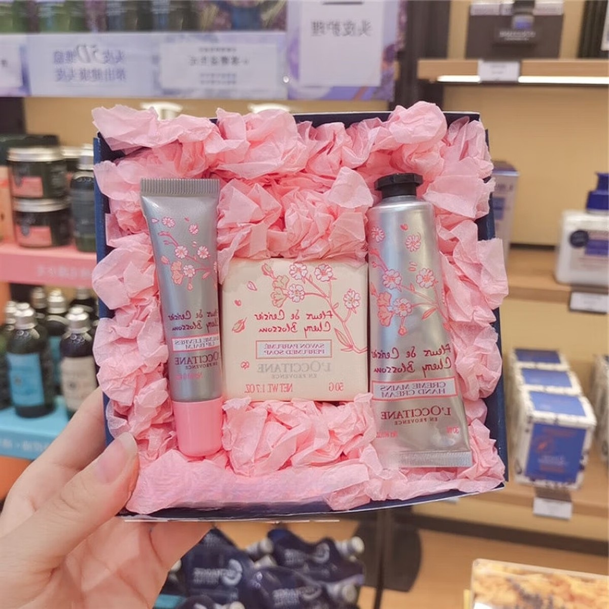 欧舒丹(L’OCCITANE)礼盒套盒樱花/乳木果护手霜三支装唇膏教师节伴手礼 樱花小手30ml+樱花皂50g高清大图