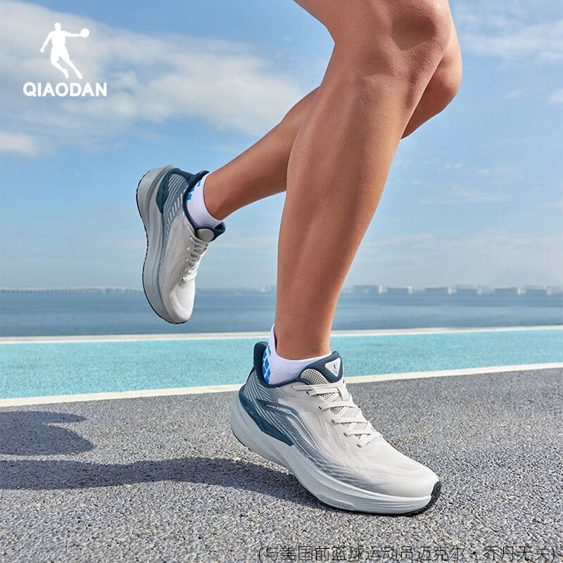 乔丹QIAODAN轻盈缓震男跑鞋透气网面科技减震持久耐磨专业跑步鞋高清大图