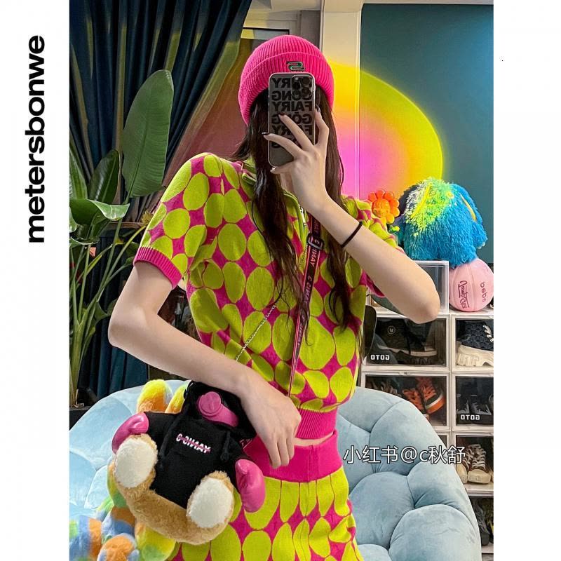 [2件2折价:79]美特斯邦威短袖毛针织衫女夏季新款拉链领口立领女上衣图片