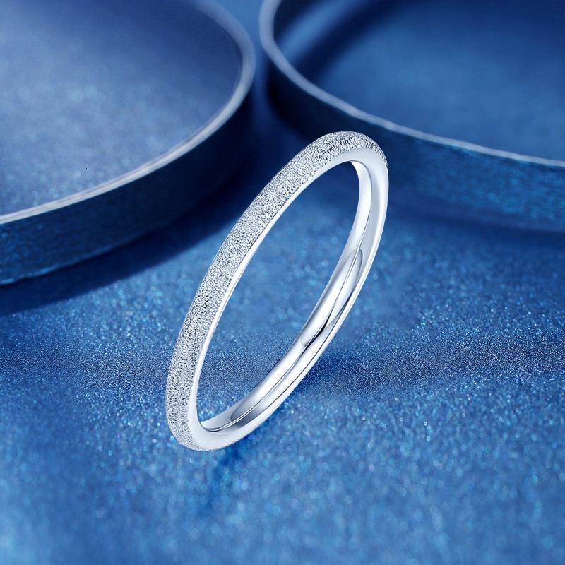 老庙黄金pt950铂金光面素圈磨砂白金戒指女情侣对戒