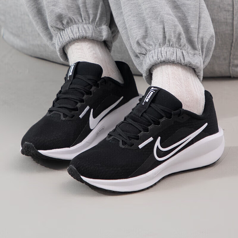 耐克(NIKE)跑步鞋女鞋新款户外健身时尚低帮缓震轻便舒适耐磨运动鞋FD6476-107 ZP