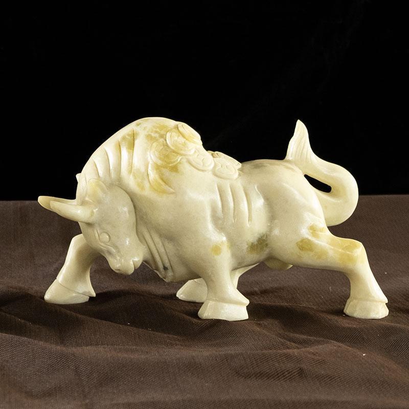 家柏饰(corated)玉石牛斗牛摆件客厅玄关酒柜办公桌装饰摆设