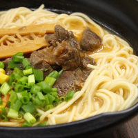 俏侬豚骨拉面(香辣牛肉) 256g/盒 微波炉加热即食方便速冻面条