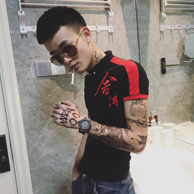 夏季韩版社会小伙紧身半袖男士潮流半截袖上衣服精神短袖T恤带字