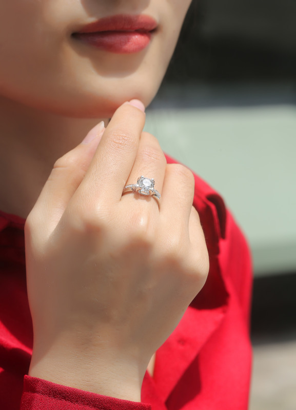 玖钻珠宝 925 银莫桑石戒指 小蛮腰四爪高级感送礼轻奢钻戒女R11558高清大图