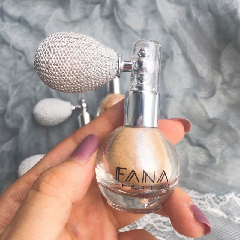 身体高光闪粉喷雾 闪亮珠光偏光喷粉可喷在手臂头发锁骨身体脸上图片