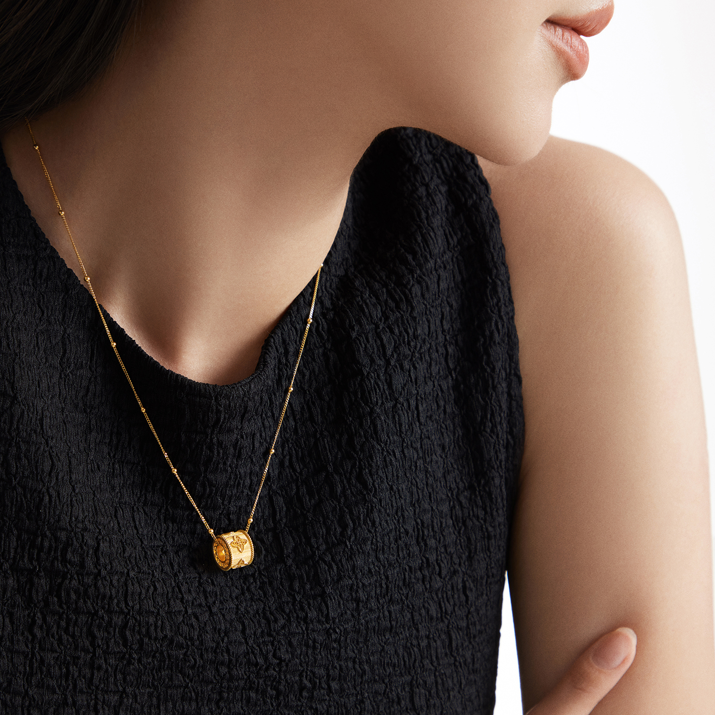 周大福金丝织锦四叶草足金黄金吊坠女计价(工费520)EOF1713送生日礼物高清大图