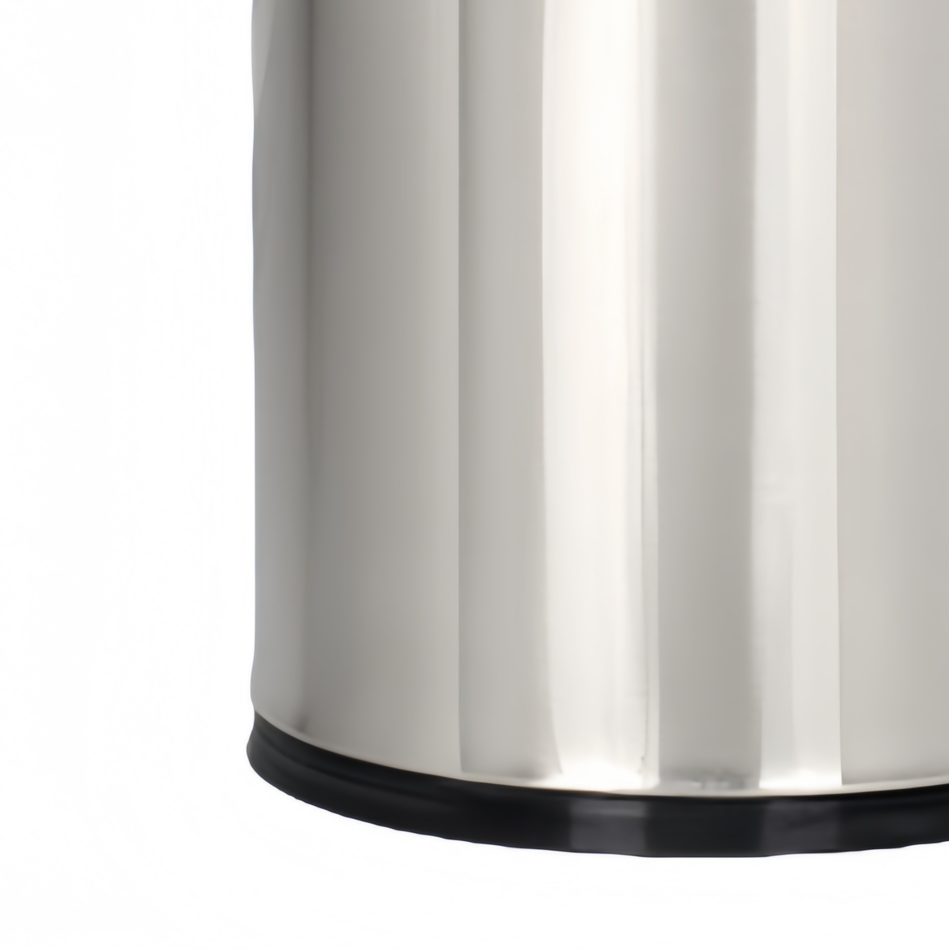 宗泊檬不锈钢垃圾桶高清大图