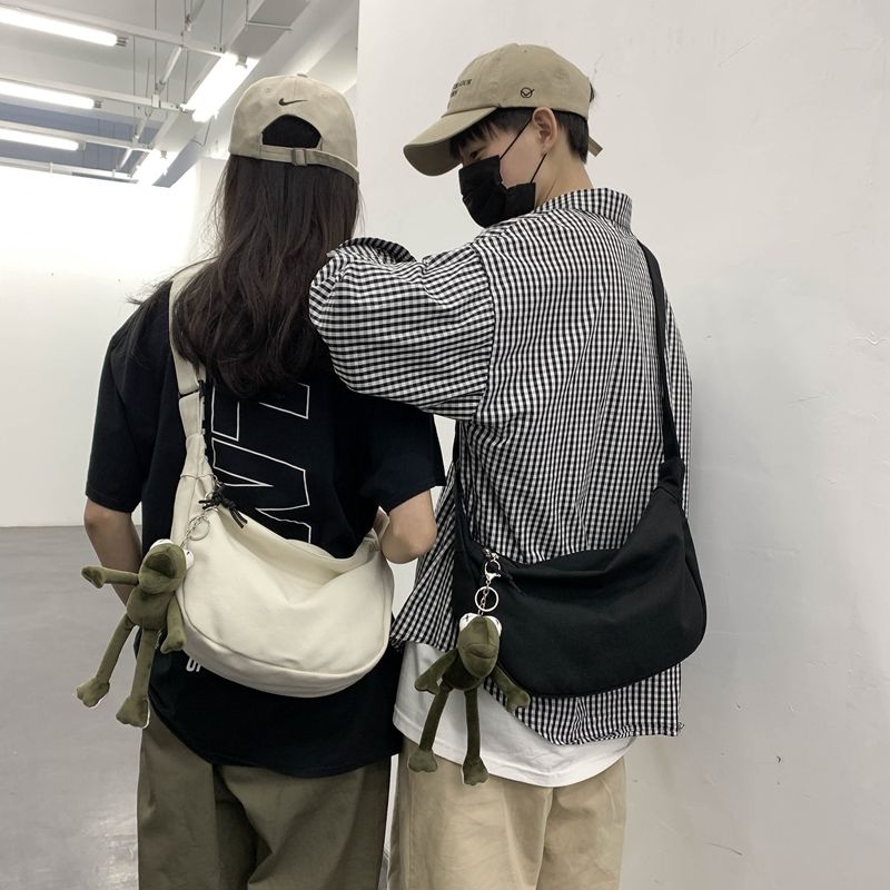 ins潮牌斜挎包男士帆布单肩包女生休闲背包新款日系男包高清大图