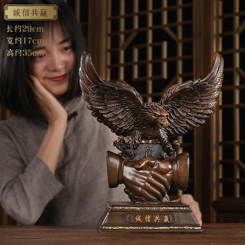 美帮汇老鹰摆件办公室桌面装饰握手合作共赢工艺品商务礼品定制logo高清大图