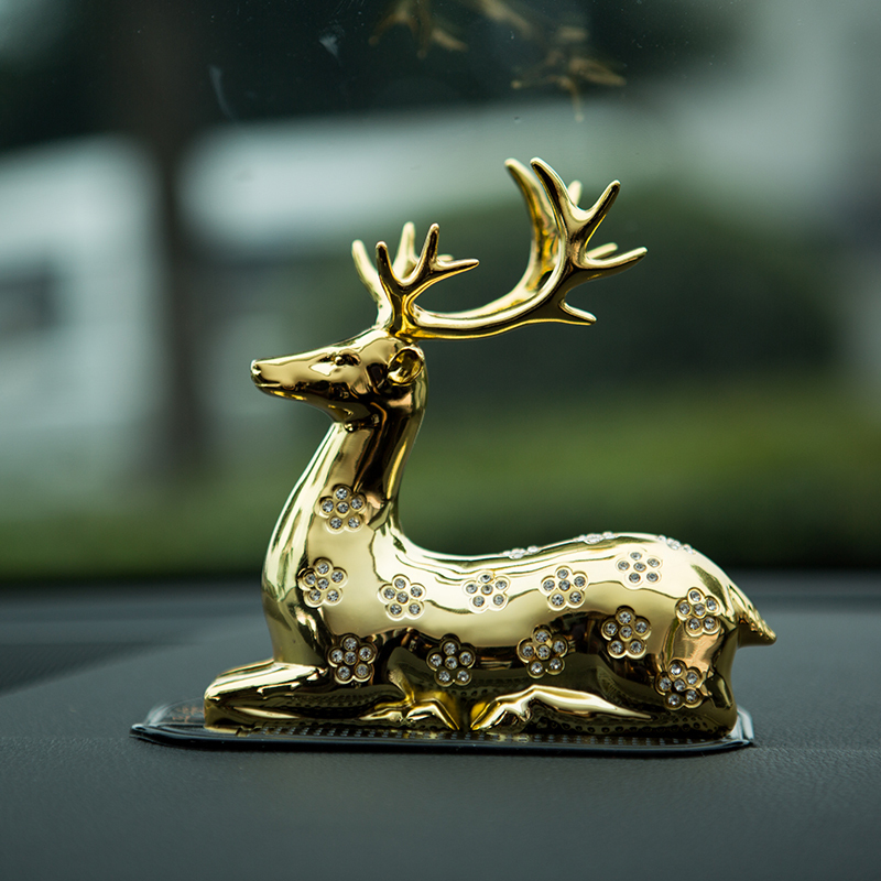 一路平安鹿汽车摆件车内创意鹿一鹿平安车载香水汽车装饰饰品男女