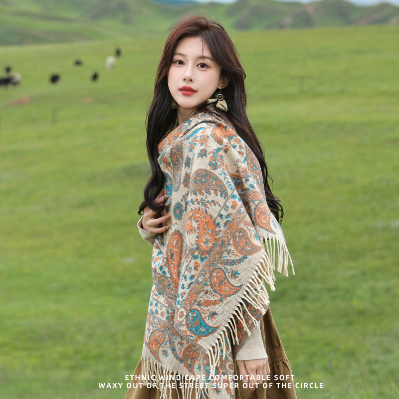 披肩女2025新款秋冬外搭时尚复古流苏斗篷民族风旅游针织披风围2高清大图