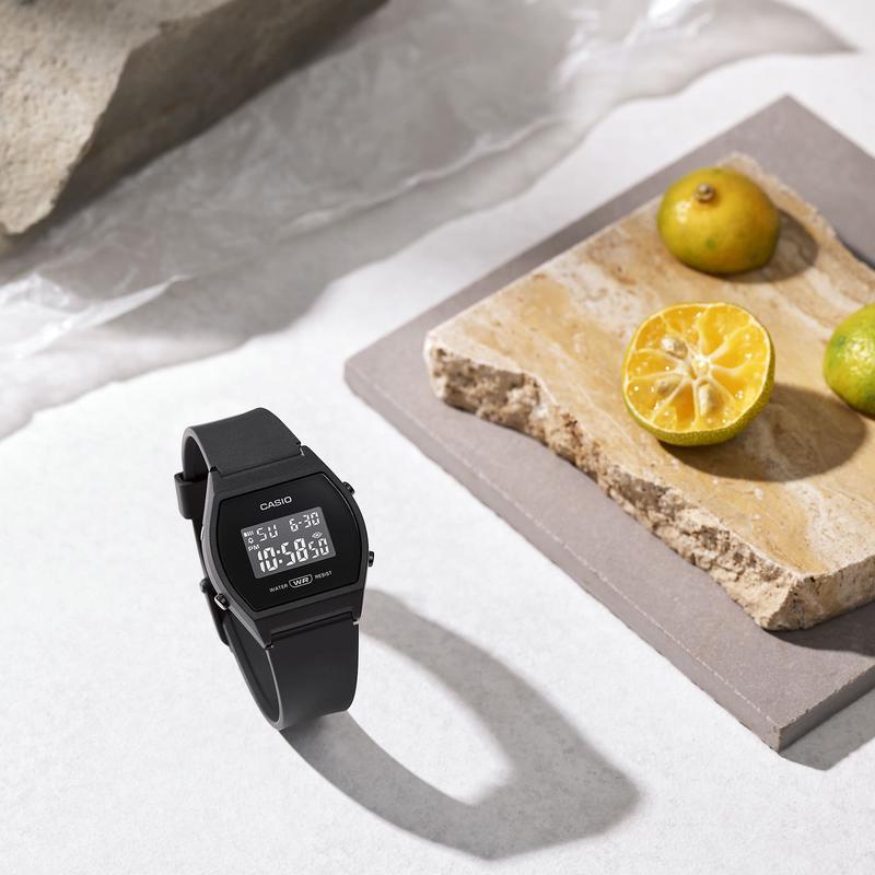 CASIO 卡西欧全黑数码防水运动男表50米防水男友礼物高清大图