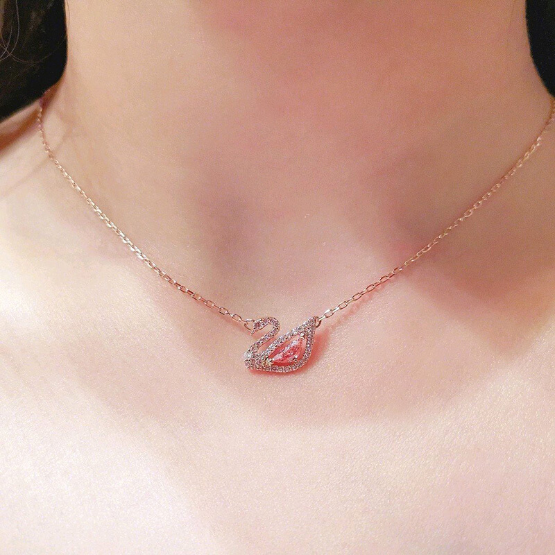 SWAROVSKI 施华洛世奇 蓝色渐变天鹅项链女黑色天鹅锁骨链