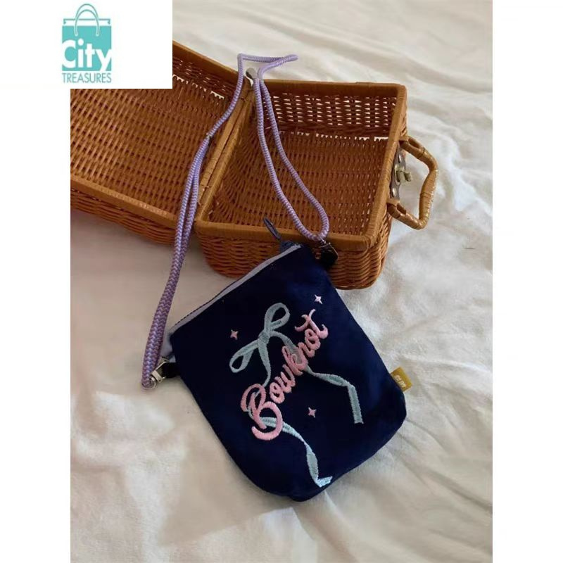 可爱蝴蝶结斜跨包女2024新款时尚帆布包休闲手机包小众通勤单肩包