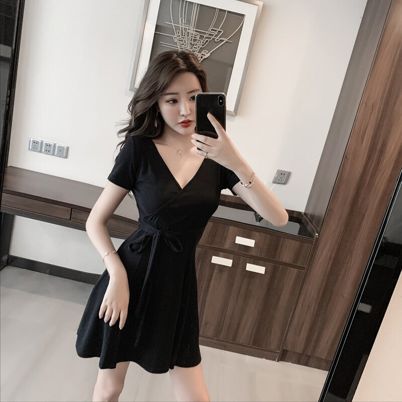 性感连衣裙2020新款夏气质低胸交叉v领绑带收腰显瘦修身a字裙短裙视频