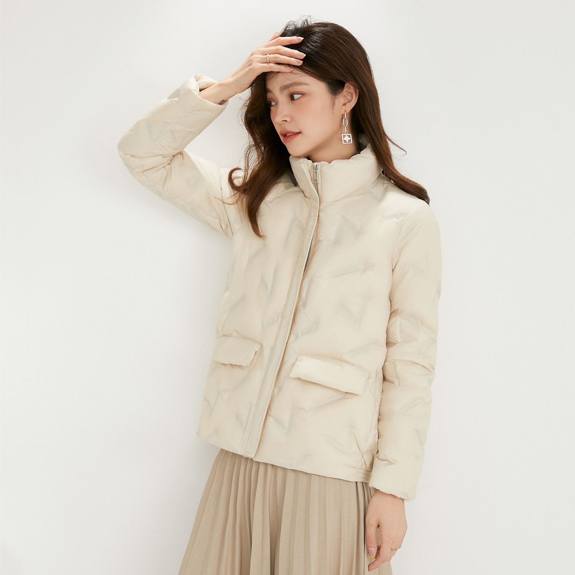 新款简约女式90绒女装立领压胶纯色羽绒服短款大码外套_6731高清大图