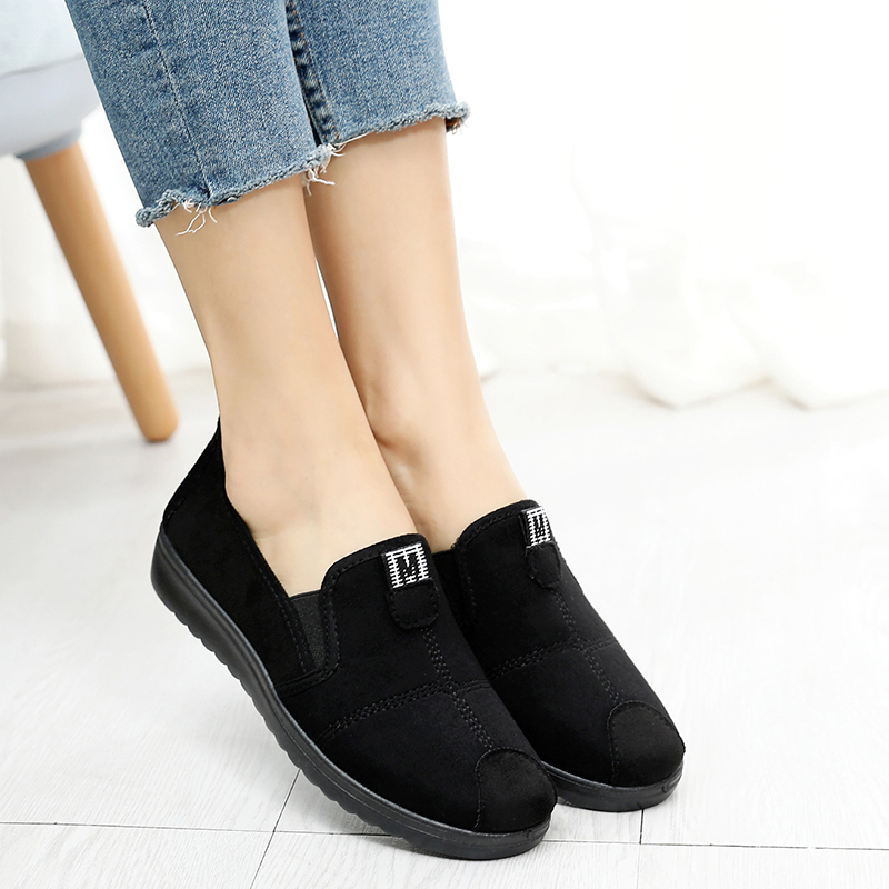 新款女鞋平底妈妈鞋防滑透气软底休闲春季老北京布鞋中老年女单鞋