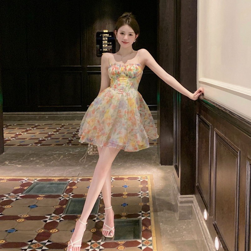 权小威新款碎花连衣裙女夏季短款收腰a字裙气质性感抹胸吊带纱裙